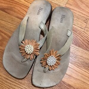 🔸Bass Flip Flops with Flower
